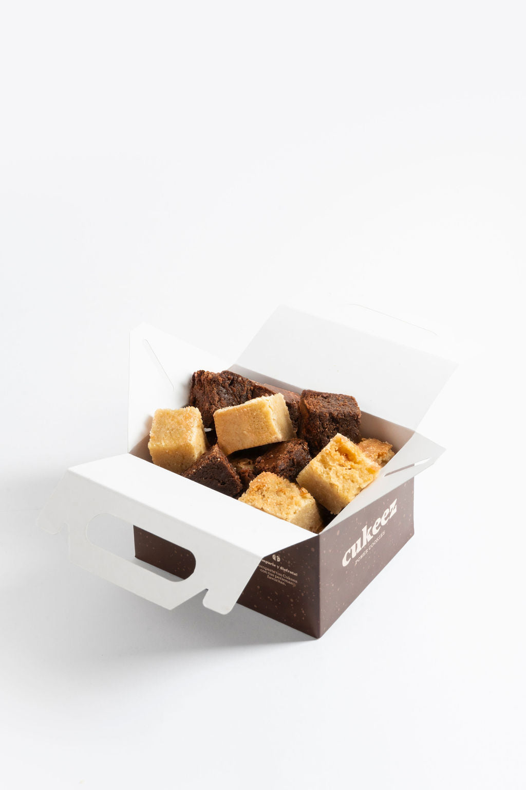 Cajita de mini brownies y blondies para compartir